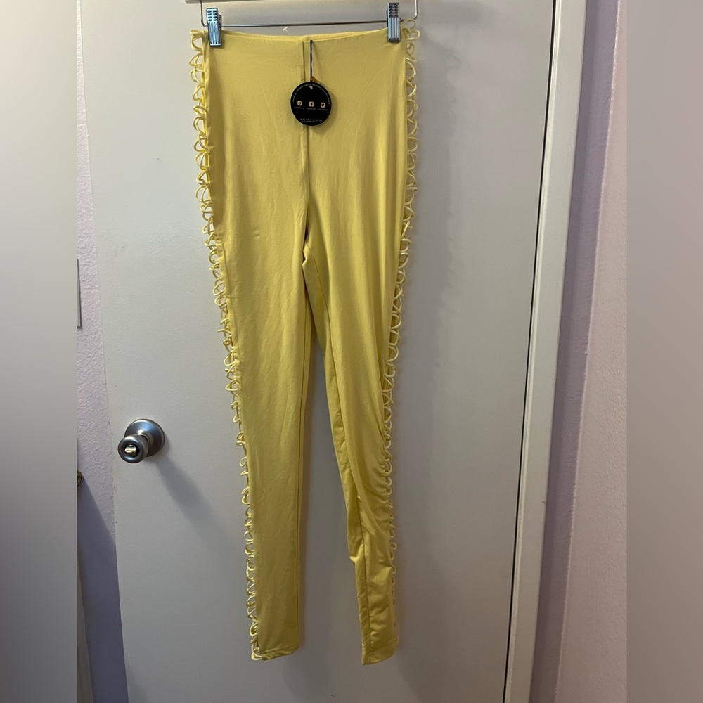 Mars The Label Size 8 Yellow Ruffled Leggings NWT (RSB Bin 4) Lace Me Down